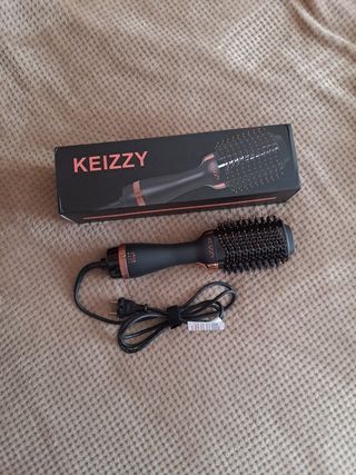 Cepillo secador tres en uno Keizzy. NUEVO de segunda mano por 49,95 EUR en  A Coruña en WALLAPOP