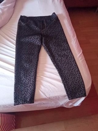Pantalón leggins con borrego calentito de segunda mano por 5 EUR en Santa  Coloma de Gramenet en WALLAPOP