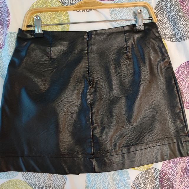 Falda polipiel negra
