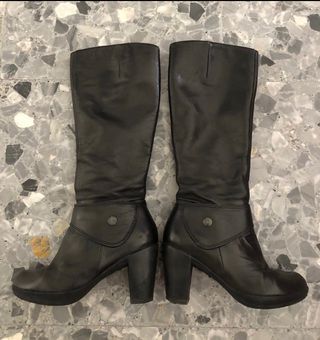 Botas negras Wonders de segunda mano por 30 EUR en Cádiz en WALLAPOP