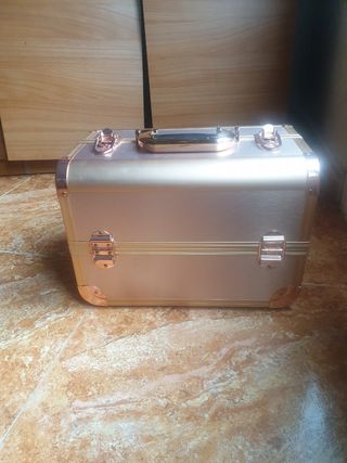 Maletin para uñas de segunda mano por 30 EUR en Esquivias en WALLAPOP
