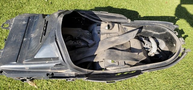 Yamaha Majesty 400, maletero bajo asiento