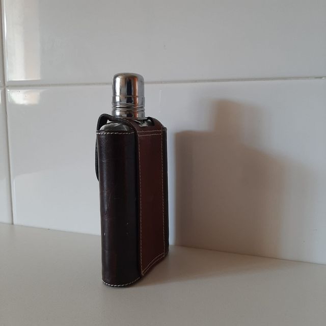 PETACA CRISTAL 200 ml CON FUNDA DE PIEL..