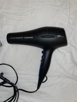 Secador de pelo Taurus Fashion Ultraviolet de segunda mano por 25 EUR en  Teià en WALLAPOP