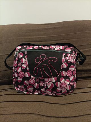 Mochila bandolera escolar marca TOTTO de segunda mano por 15 EUR en  Rafelbuñol en WALLAPOP