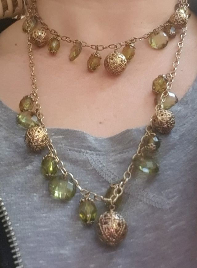 collar doble verde y dorado