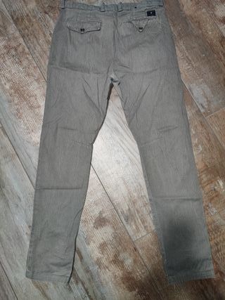 Pantalón Guess hombre de segunda mano por 15 EUR en Mataró en WALLAPOP