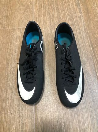 Nike. Botas de futbol talla 40,5. Perfecto estado. de segunda mano por 25  EUR en A Coruña en WALLAPOP