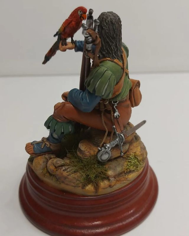 FIGURA DE 90 MM DE UN PIRATA - BUCANERO