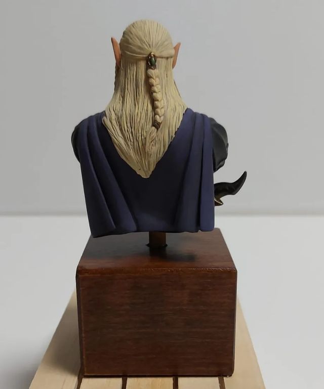 BUSTO DE ESCALA 1:10 DE UN ELFO OSCURO