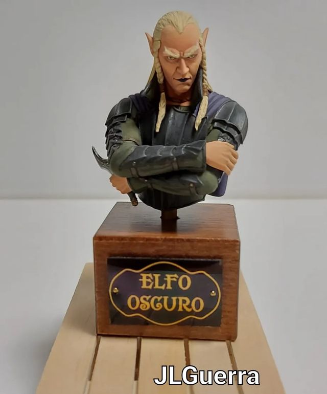 BUSTO DE ESCALA 1:10 DE UN ELFO OSCURO