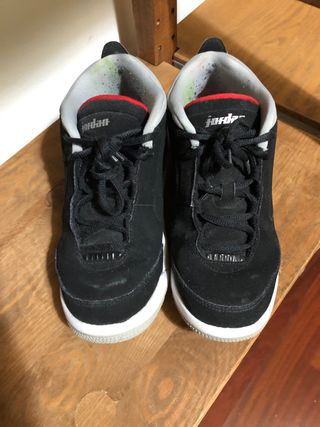 Nike Jordan Talla 35 de segunda mano por 20 EUR en Paracuellos de Jarama en  WALLAPOP