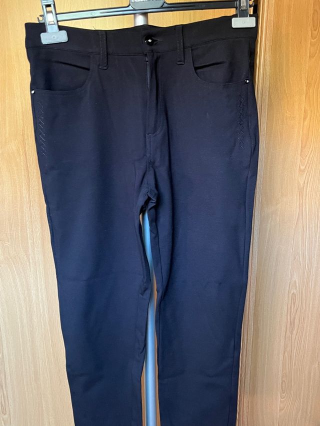 Pantalón negro pitillo