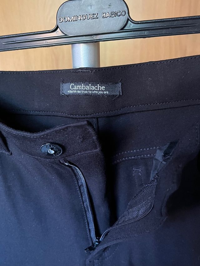 Pantalón negro pitillo