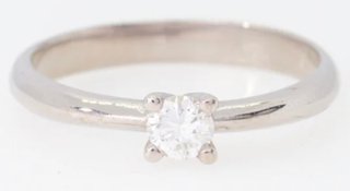 Anillo de oro de 18 kt con diamante de 0.25 ct