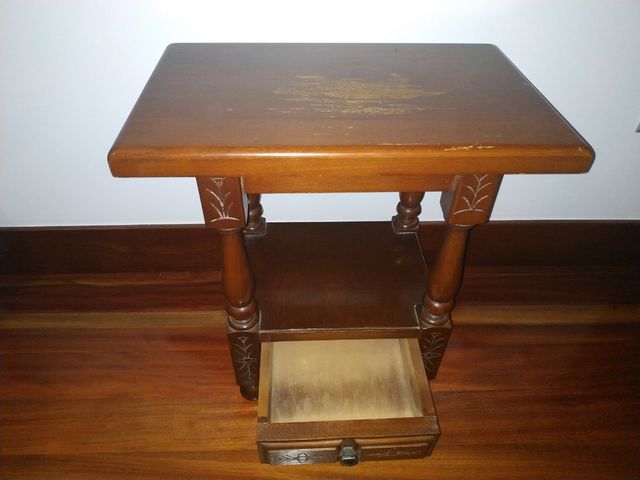 Mesita madera maciza con cajon