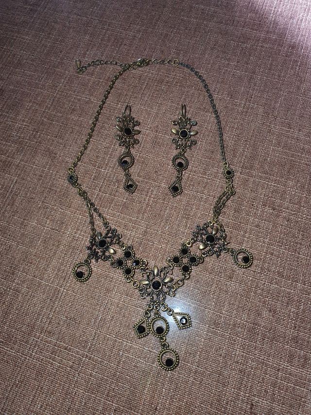 Conjunto collar y pendientes