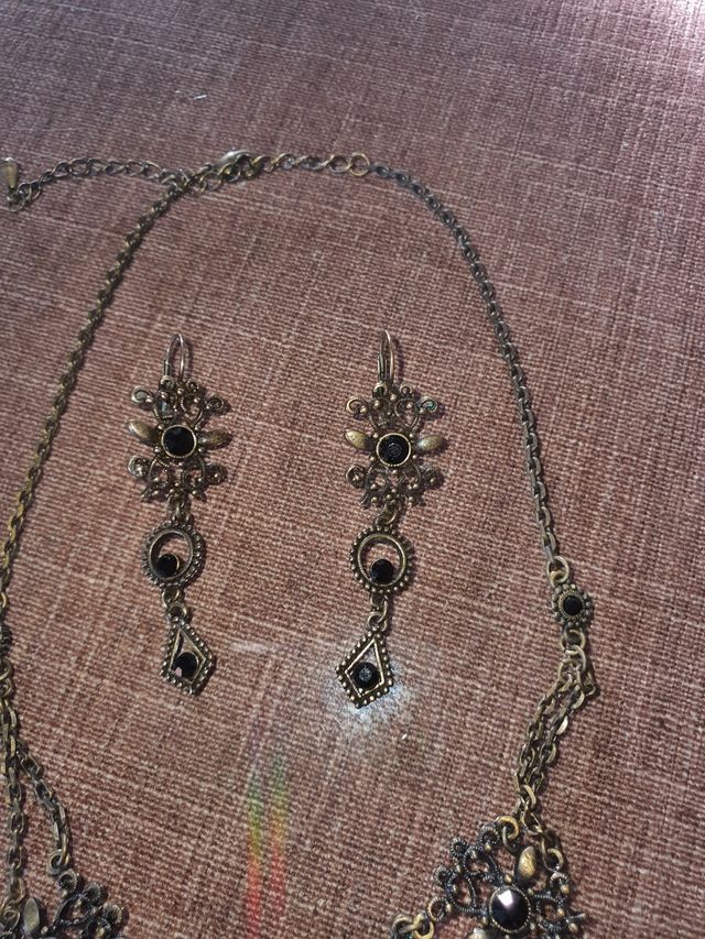 Conjunto collar y pendientes