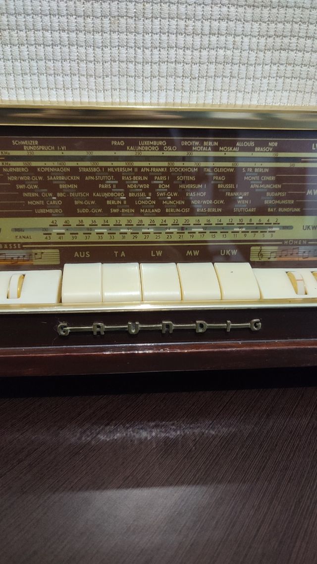 Antigua Radio Grundig en perfecto estado