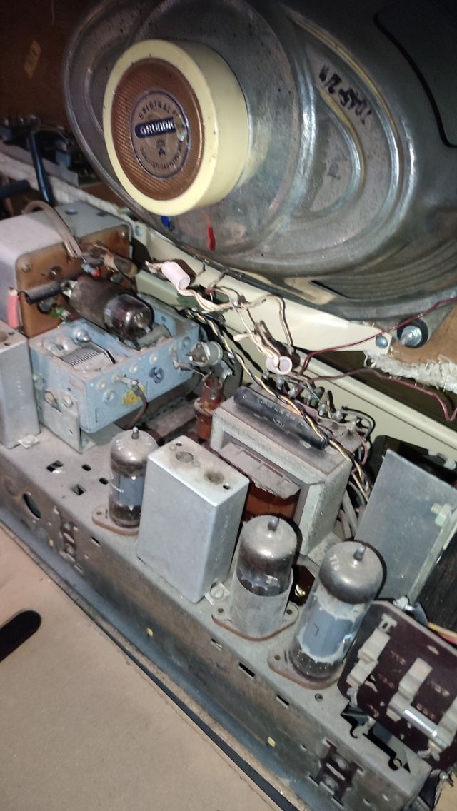 Antigua Radio Grundig en perfecto estado