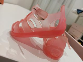 Sandalias cangrejeras bebé Chicco. de segunda mano por 5 EUR en Barcelona  en WALLAPOP