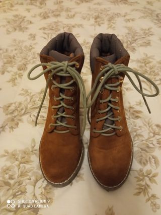 Botines piel vuelta de segunda mano por 20 EUR en Alicante en WALLAPOP
