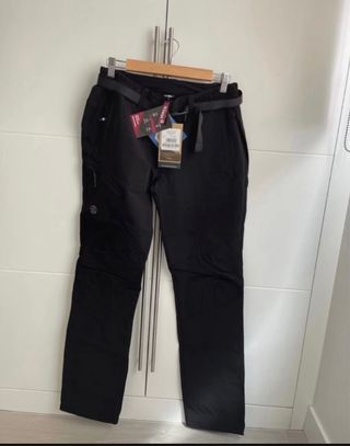 Pantalón mujer montaña Ternua de segunda mano por 55 EUR en Arroyomolinos  en WALLAPOP