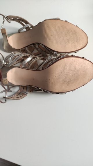 Sandalias doradas de tacón, gloria ortiz de segunda mano por 80 EUR en  Palma de Mallorca en WALLAPOP