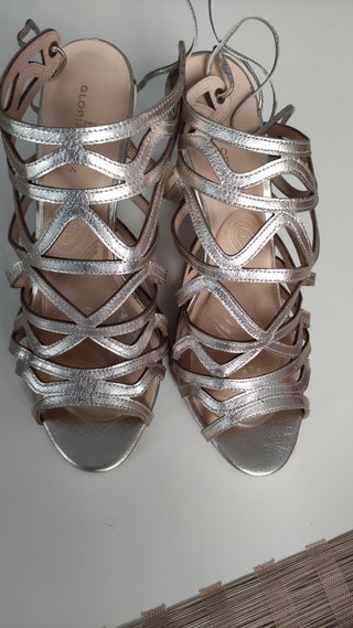 Sandalias doradas de tacón, gloria ortiz de segunda mano por 80 EUR en  Palma de Mallorca en WALLAPOP