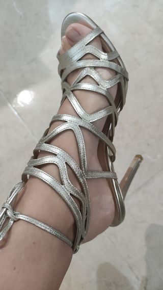 Sandalias doradas de tacón, gloria ortiz de segunda mano por 80 EUR en  Palma de Mallorca en WALLAPOP