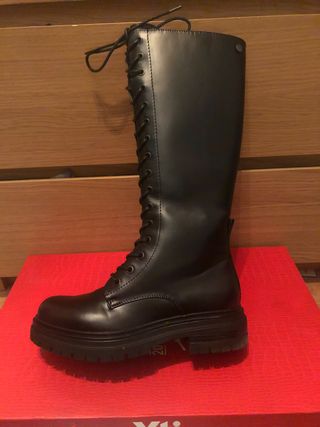 Bota Negra XTI de segunda mano por 40 EUR en Aranjuez en WALLAPOP