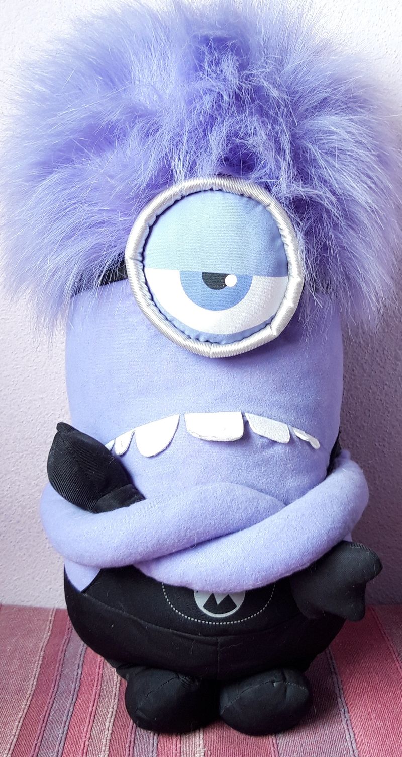 MINION MORADO PELUCHE GRANDE second hand for 30 EUR in Zaragoza in