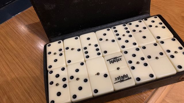 Juego de dominó. Antigüedad + de 30 años.