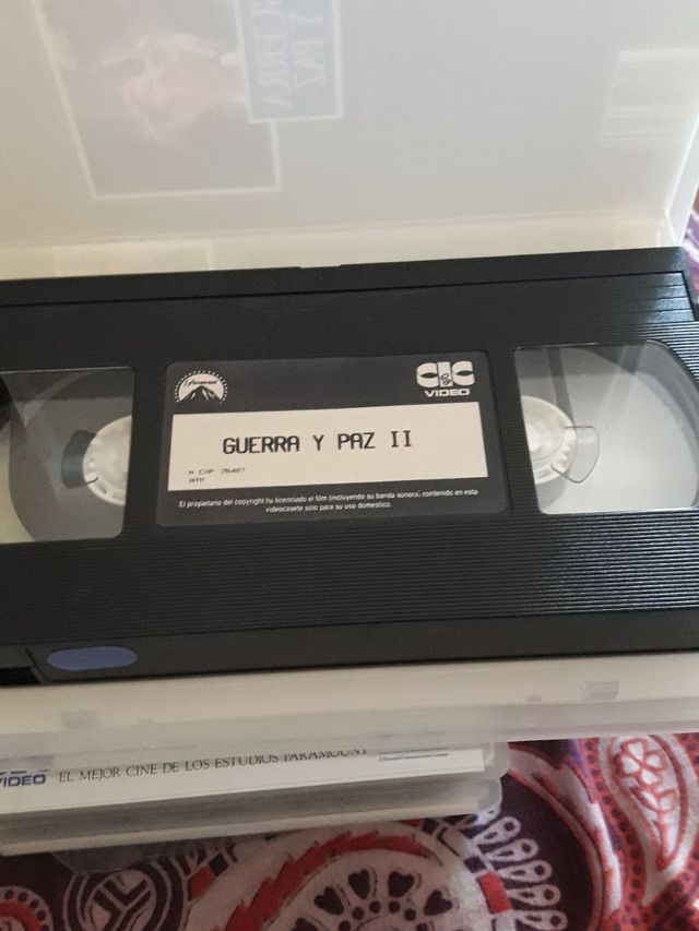 VHS GUERRA Y PAZ