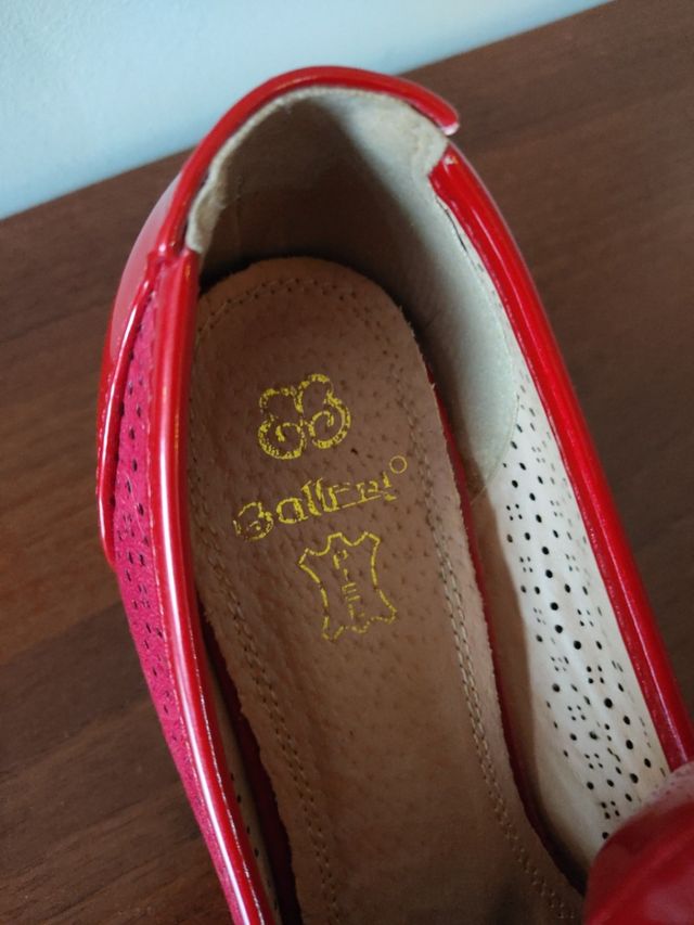 Zapatos de ante y Charol rojos