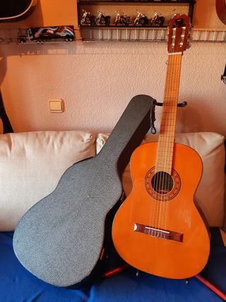 Guitarra española Romanza Artesana de segunda mano por 125 EUR en San  Agustín del Guadalix en WALLAPOP