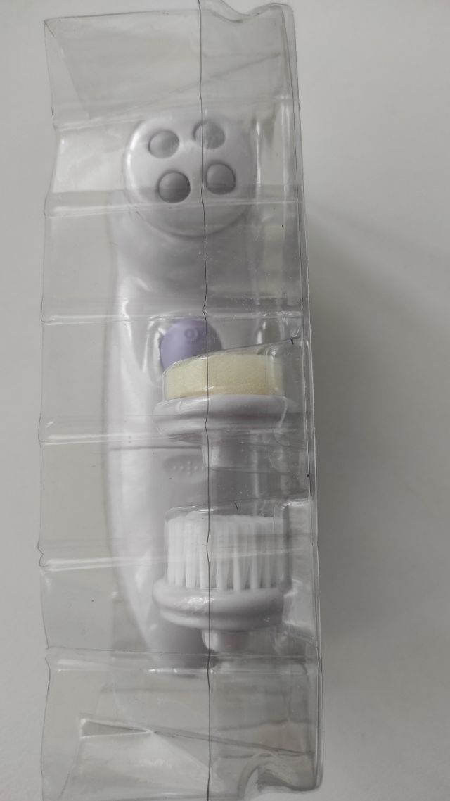 Cepillo facial con tres cabezales