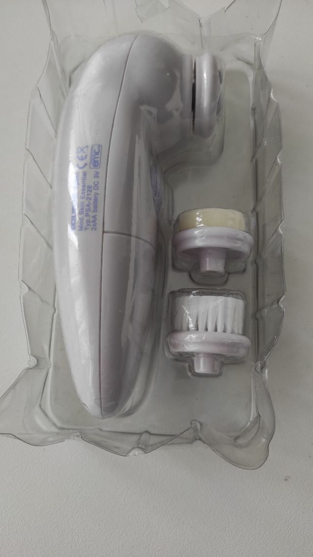 Cepillo facial con tres cabezales