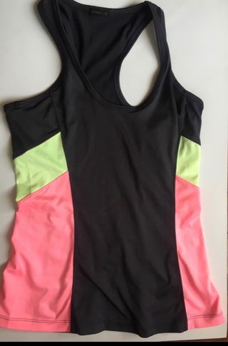 Camiseta deporte oysho de segunda mano por 7 EUR en Logroño en WALLAPOP