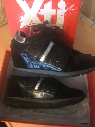 Zapatilla cuña negra XTI T40 de segunda mano por 30 EUR en Madrid en  WALLAPOP