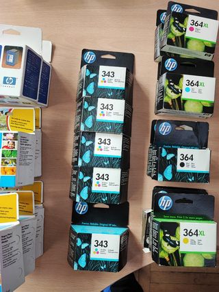 Tóners cartuchos HP Epson Canon CADUCADOS de segunda mano por 1 EUR en  Madrid en WALLAPOP