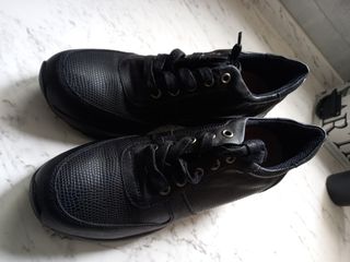ZAPATILLAS CASUAL NEGRAS MUJER TALLA 41 de segunda mano por 18 EUR en San  Fernando en WALLAPOP