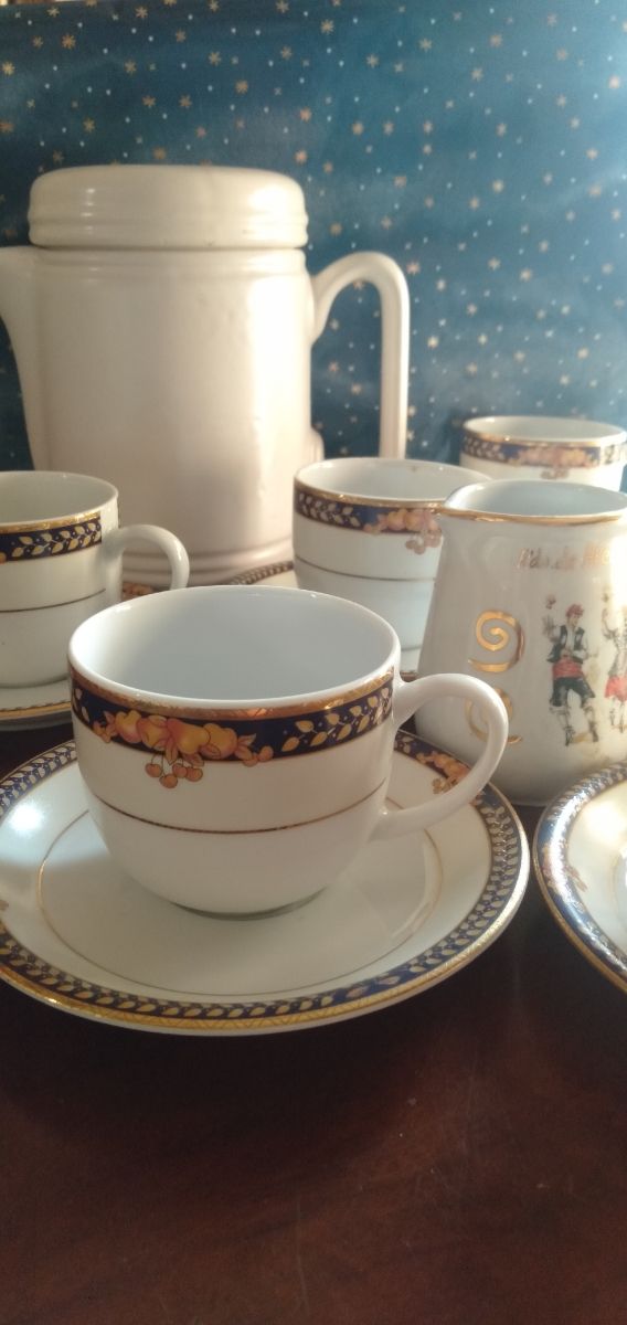 juego de 6 tazas/ platos de Cafe.Tetera y lechera