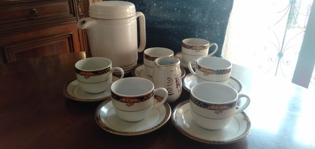 juego de 6 tazas/ platos de Cafe.Tetera y lechera