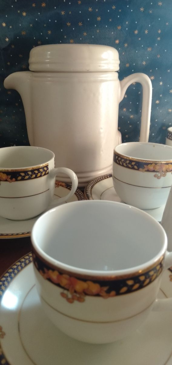 juego de 6 tazas/ platos de Cafe.Tetera y lechera