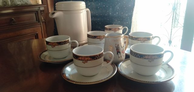 juego de 6 tazas/ platos de Cafe.Tetera y lechera
