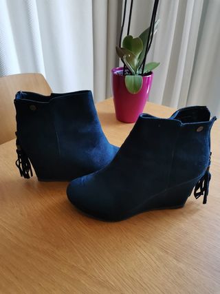 Botines piel vuelta azul marino X ti de segunda mano por 34 EUR en Huelva  en WALLAPOP
