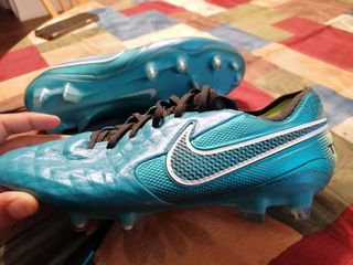 Botas de futbol- Nike Tiempo Legend 8- Talla 42 de segunda mano por 50 EUR  en El Reajo del Roble en WALLAPOP