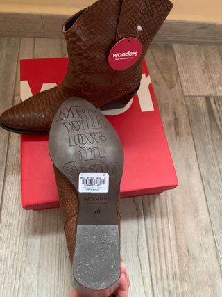 Botas cowboy marca Wonders talla 40 de segunda mano por 40 EUR en  Fuengirola en WALLAPOP