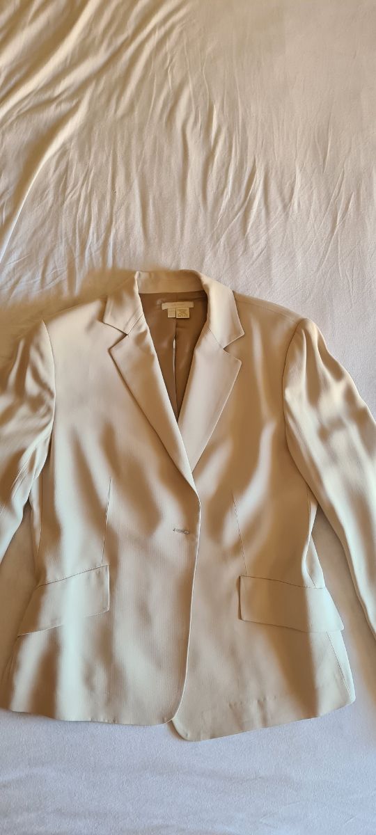 Traje falda color crema